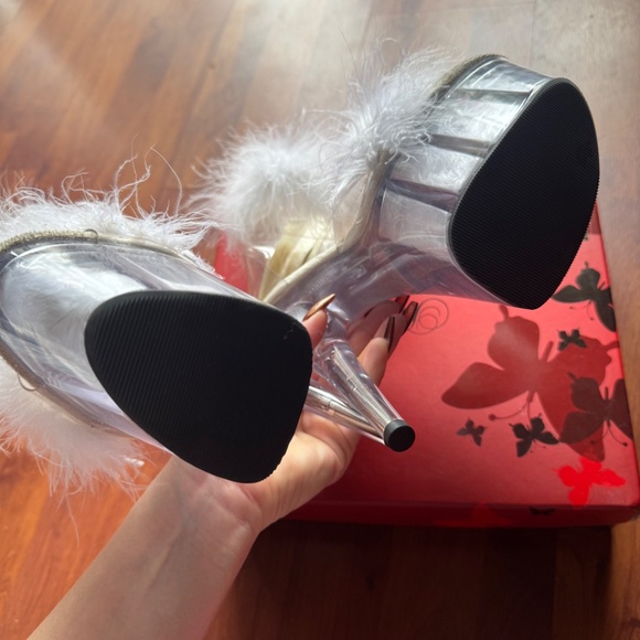 Fluffy white pleaser sandals size 8 - Picture 2 of 2